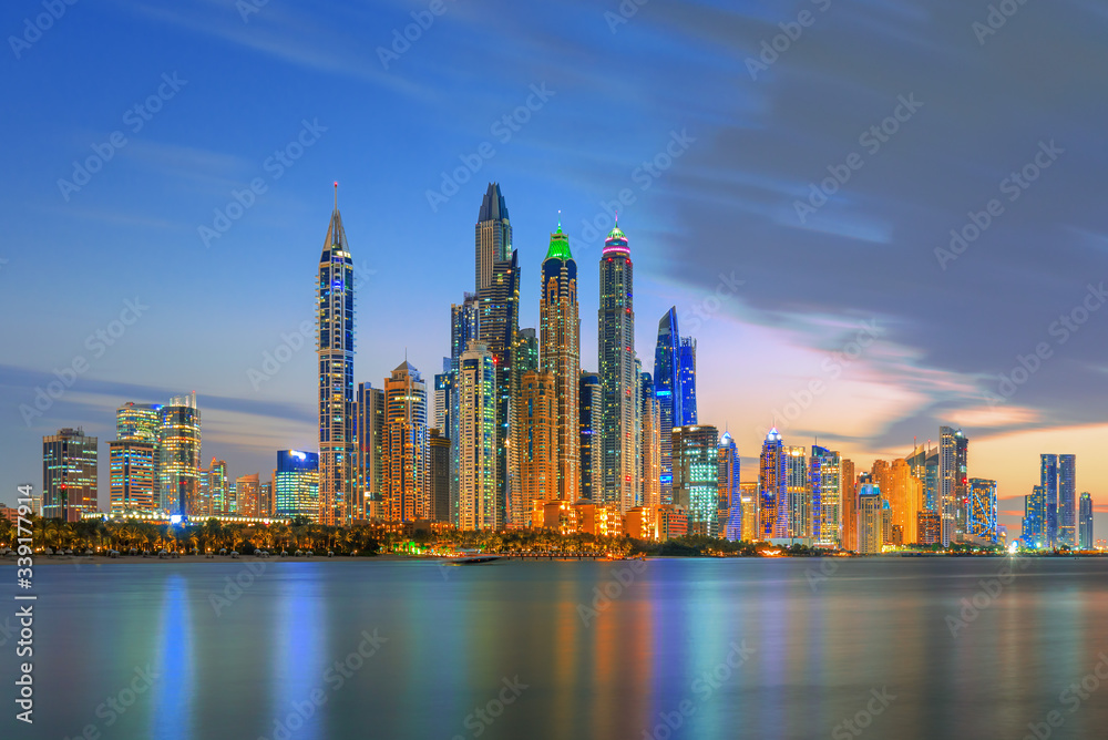Obraz premium Dubai Marina, city of tourism from Palm Island at sunrise, United Arab Emirates