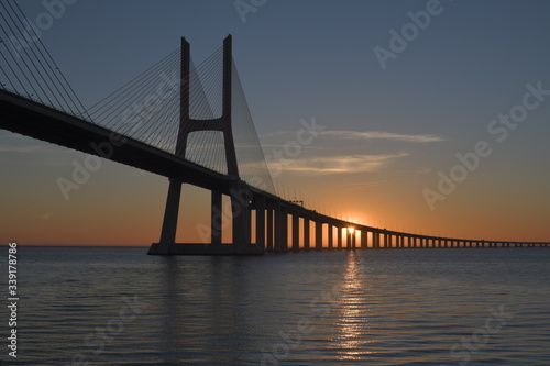 Fototapeta Naklejka Na Ścianę i Meble -  Vasco da Gama Bridge