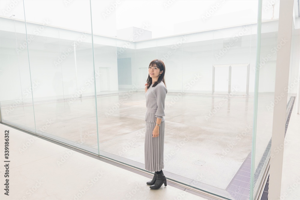 女性 全身 ポートレート 女性 全身 ポートレート