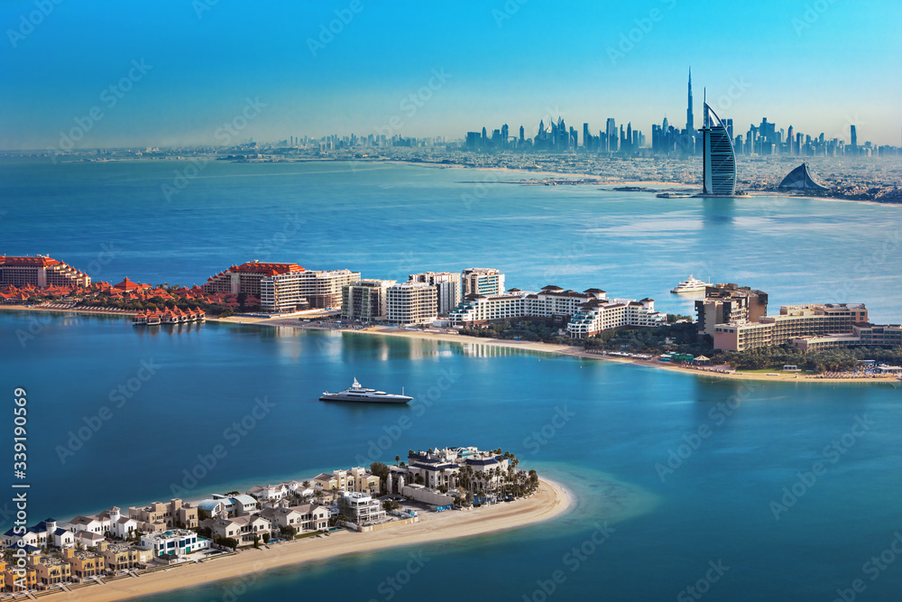 Fototapeta premium Dubai - aerial view skyline of Dubai city and famous Jumeirah beach, United Arab Emirates