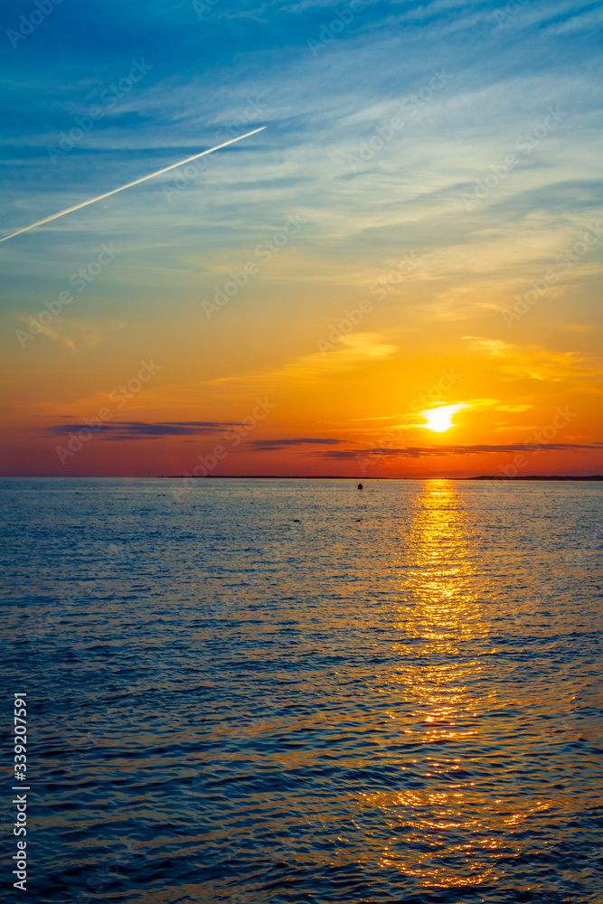 Fototapeta premium Beautiful coastal ocean shoreline scenery at the Atlantic Coast of Canada.