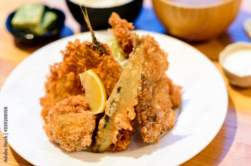 地魚のミックスフライ定食 地魚のミックスフライ定食