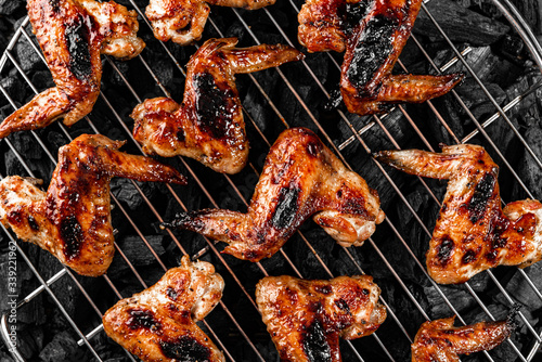 Obraz na płótnie grilled chicken wings w salonie
