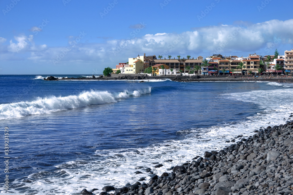 La Playa mit Meer und Strand in Valle Gran Rey auf der Insel La Gomera, Kanarische Inseln, Spanien