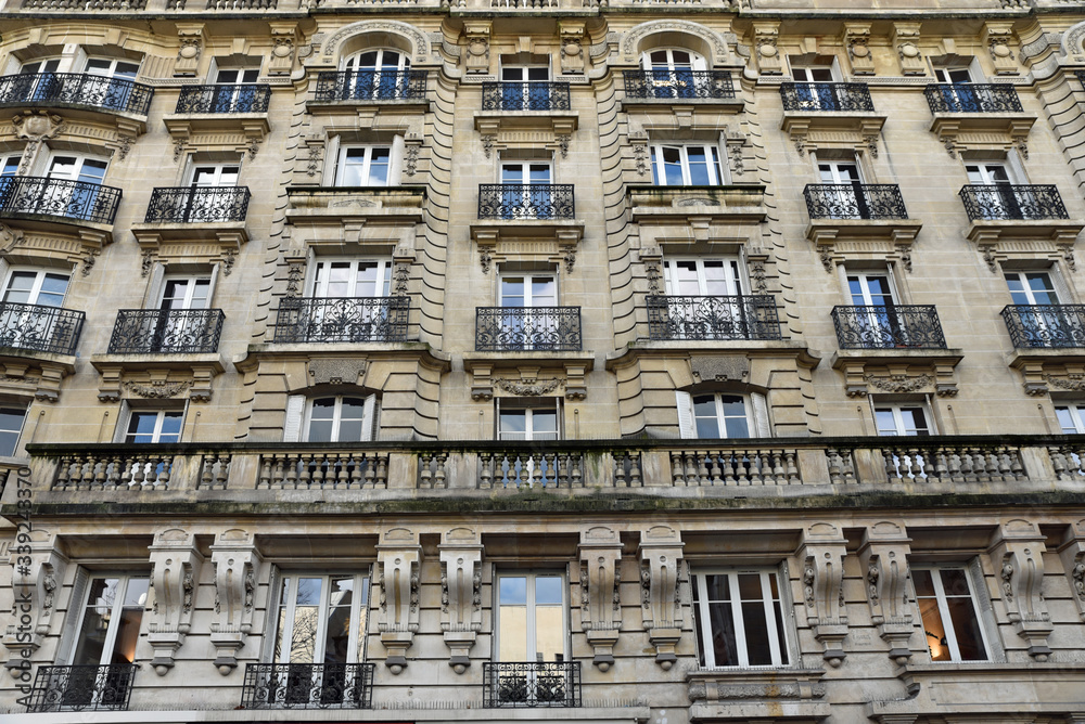 Immeuble haussmannien à Paris, France