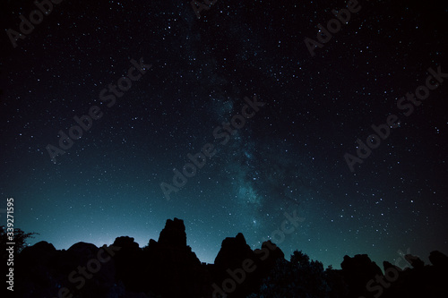 torcal de antequera vía láctea cielo estrellado.