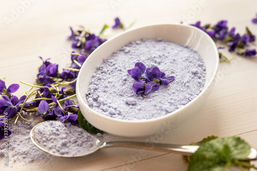 viola violet violetta odorata fresh petal sugar bath spa salts from spring blossom flowers 