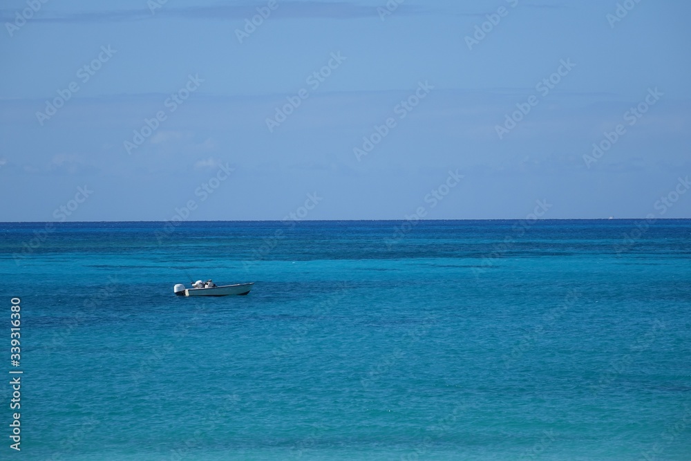 BOAT IN THE SEA OF BIMINI BAHAMAS BOAT IN THE SEA OF BIMINI BAHAMAS