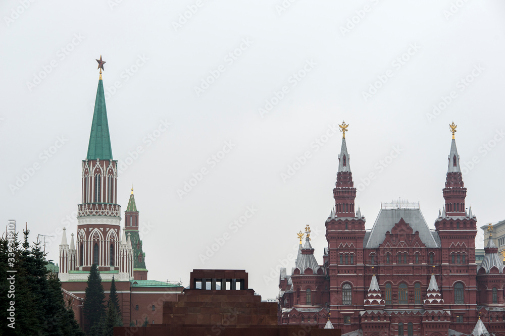 Obraz premium Red square with a view of Lenin's mausoleum, State historical Museum and Nikolskaya tower Moscow, Russia