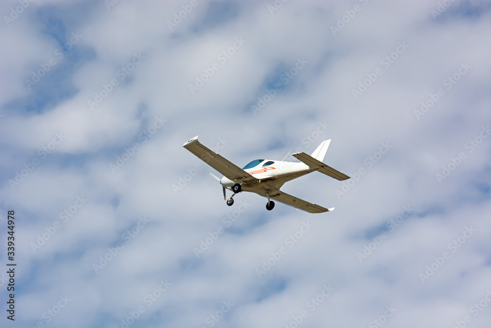Obraz premium the plane is flying