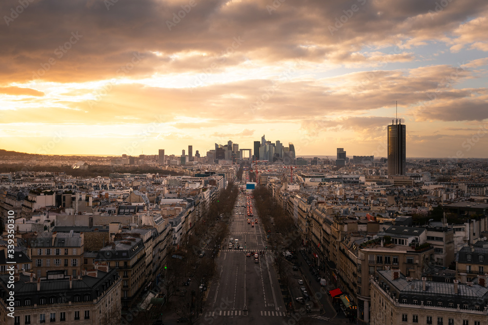Φωτογραφία View of La Defense financial district and the Grande Armée avenue seen from the top roof of the Arc de Triomphe (Triumphal Arch) in Paris, France