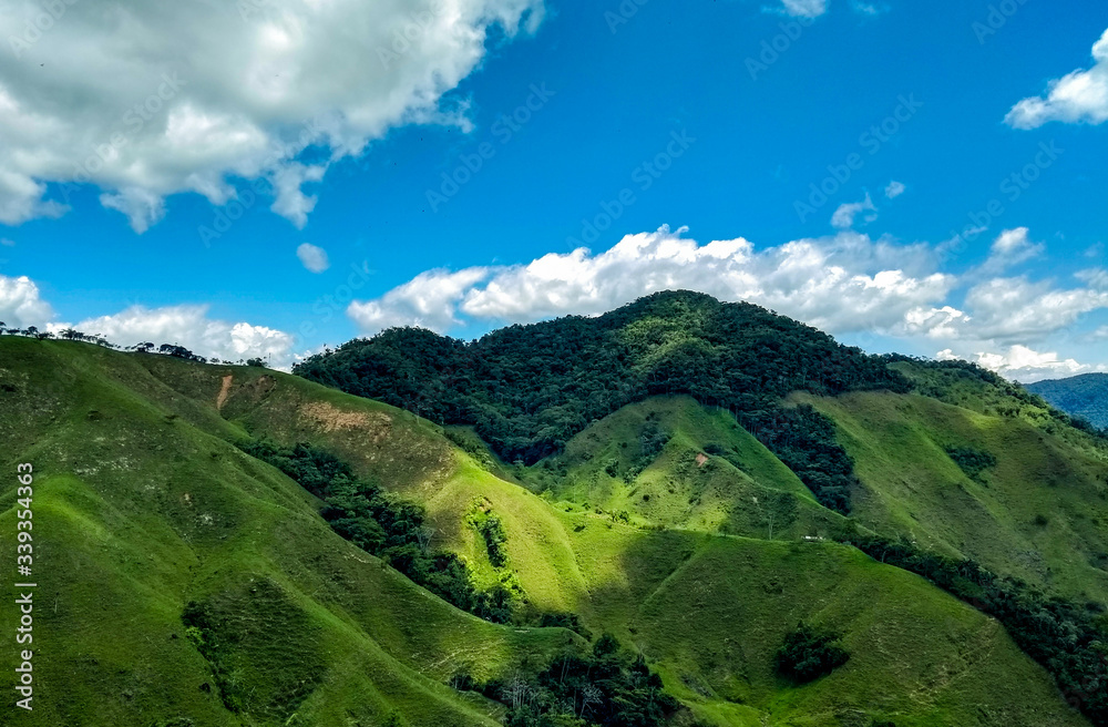 paisaje montañoso en colombia