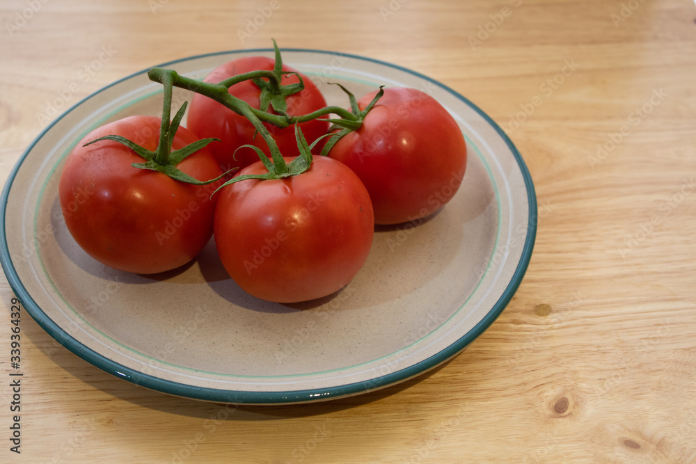 red round tomatoes red round tomatoes