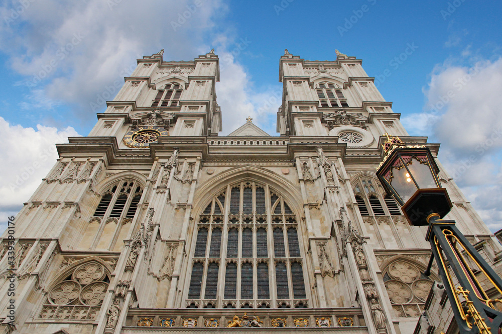 Φωτογραφία Western facade of Westminster Abbey with Gothic style in a sunny day, London, UK