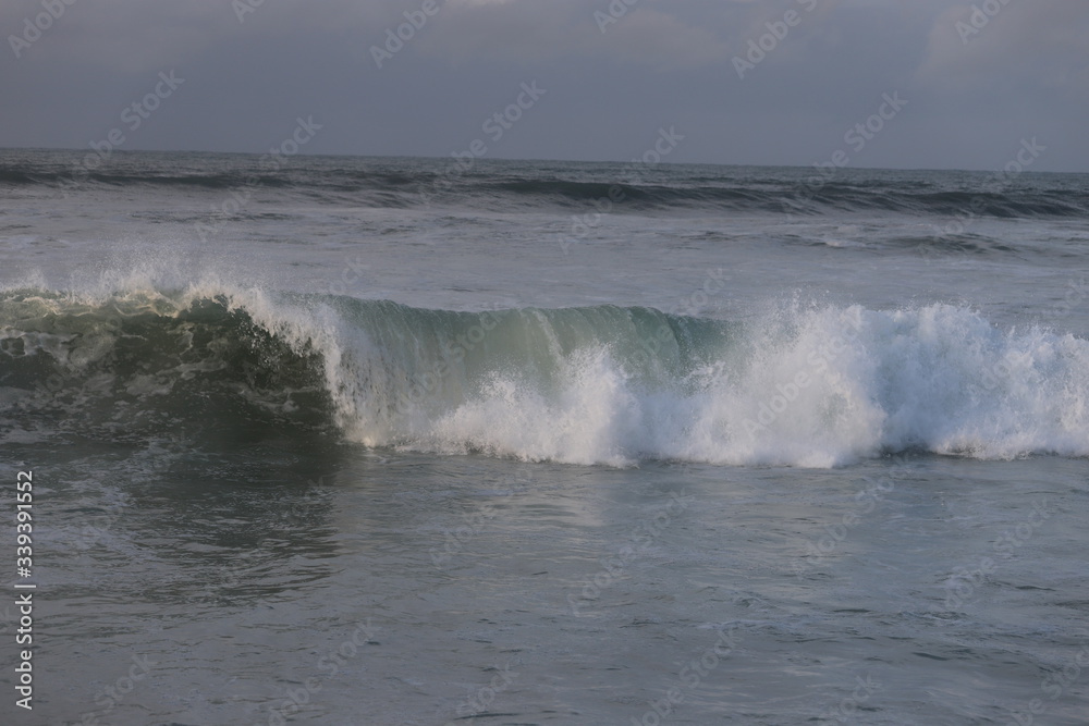 Fototapeta premium paysage sur la cote basque Hendaye vagues 