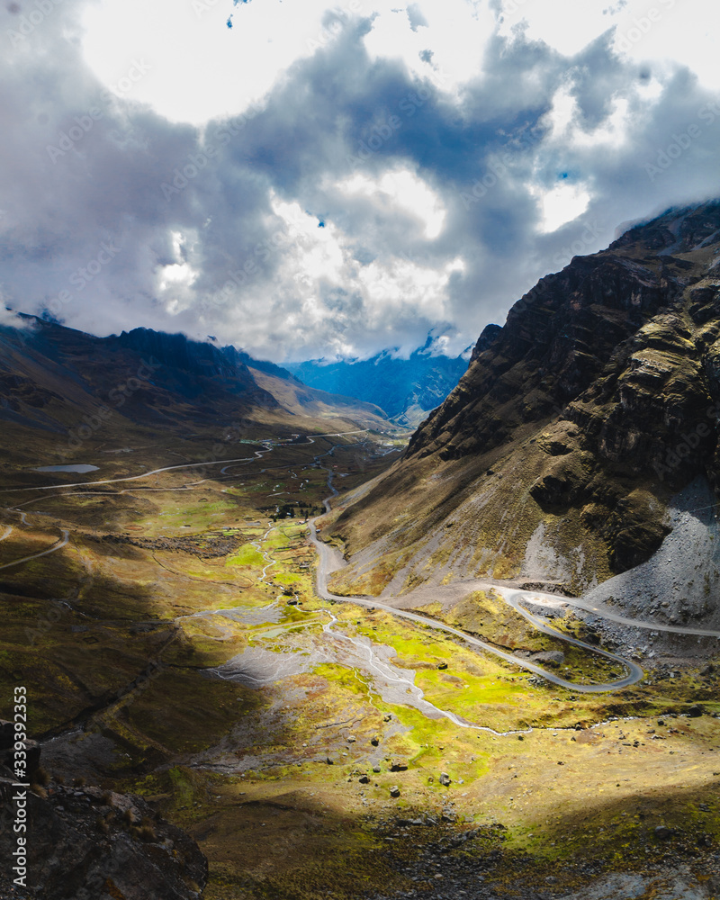 valle y montaña en Bolivia
