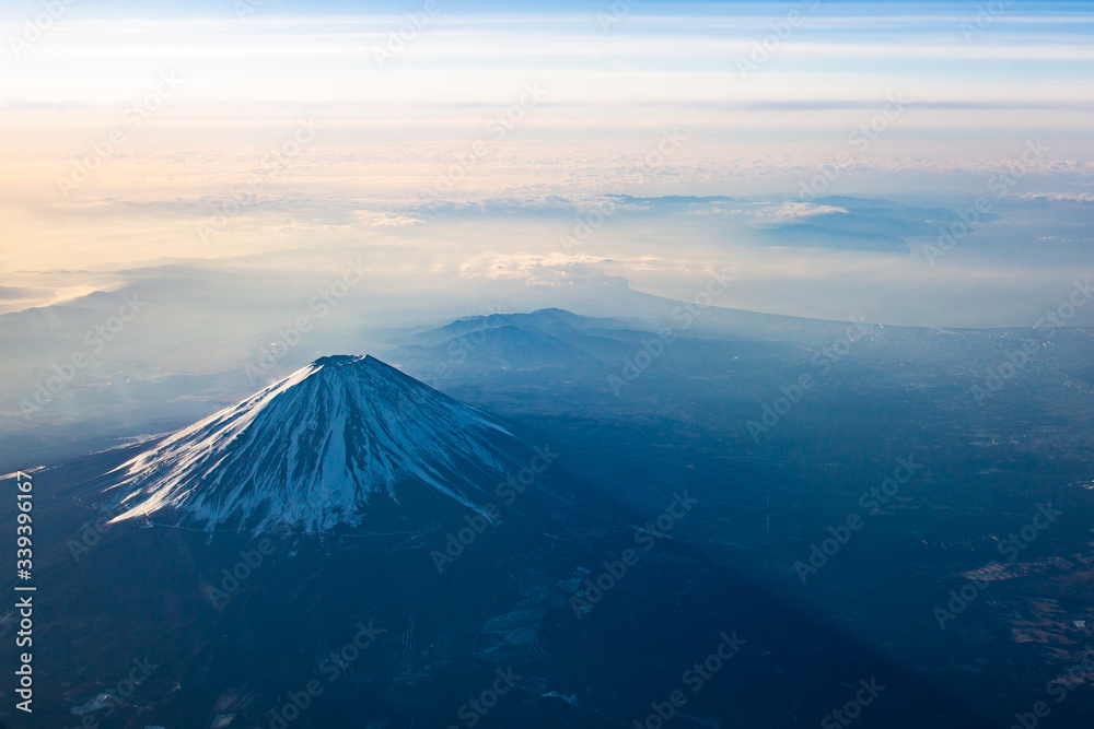 飛行機から見る冬の富士山