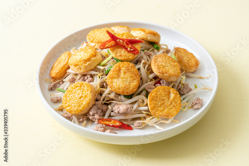 stir-fried bean sprout, egg tofu and minced pork © topntp
