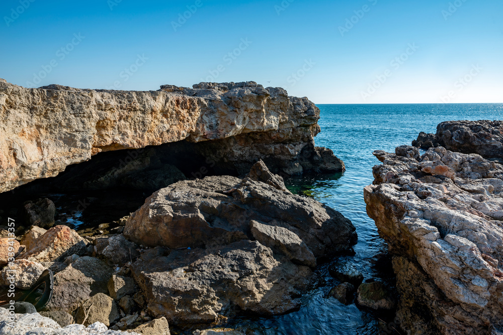Fototapeta premium rocky and high with a blue sky