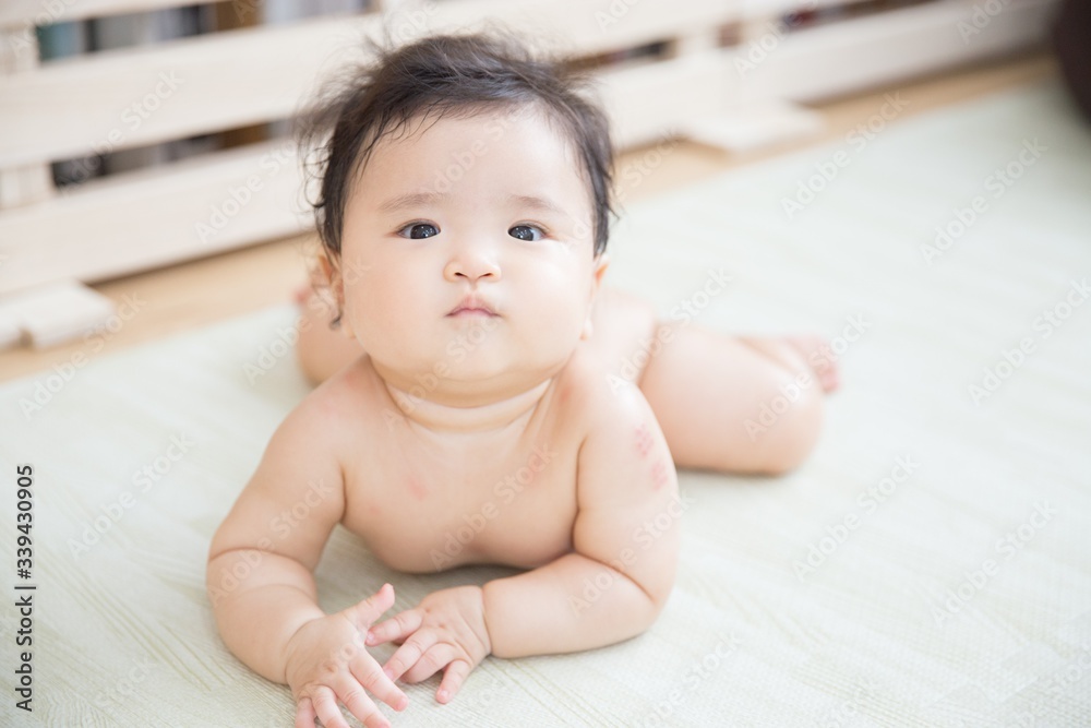 裸の赤ちゃん 裸の赤ちゃん