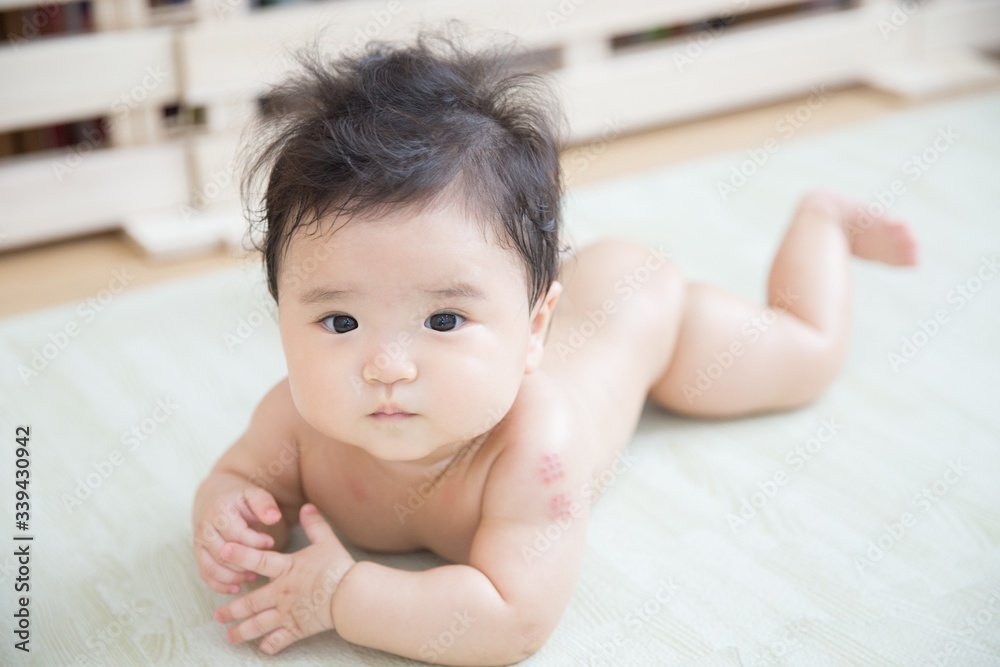 裸の赤ちゃん 裸の赤ちゃん