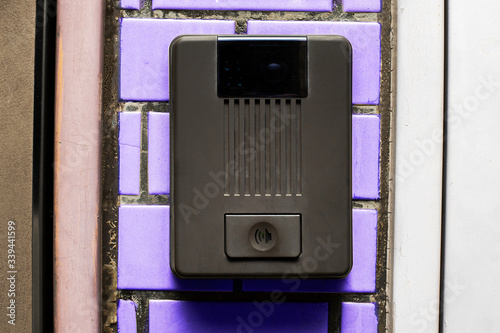 インターホン　青