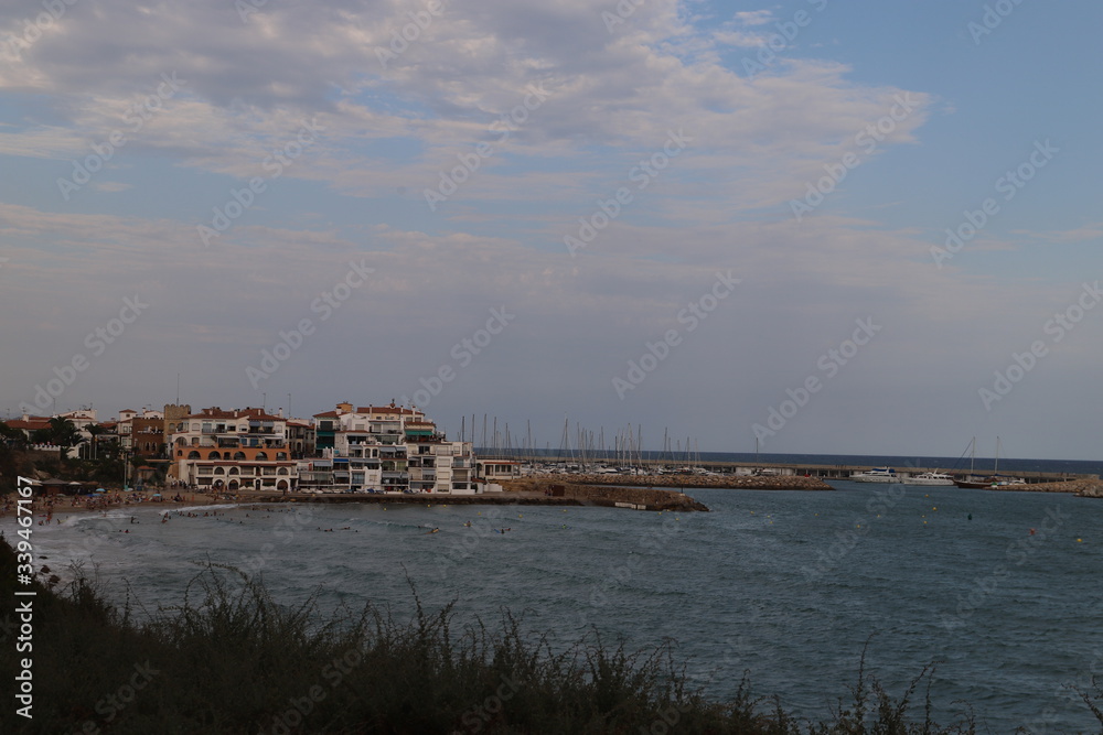 paysage  en Espagne ville de Roda de Barà 