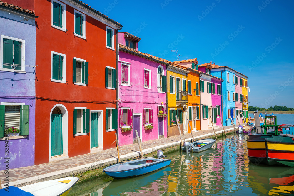 Fototapeta premium Colorful houses in downtown Burano, Venice, Italy