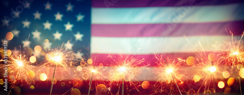 Valokuva Usa Celebration With Sparklers And Blurred American Flag On Vintage Background
