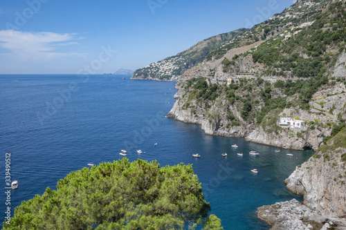 Panorama della Costiera Amalfitana e le isole dei Galli