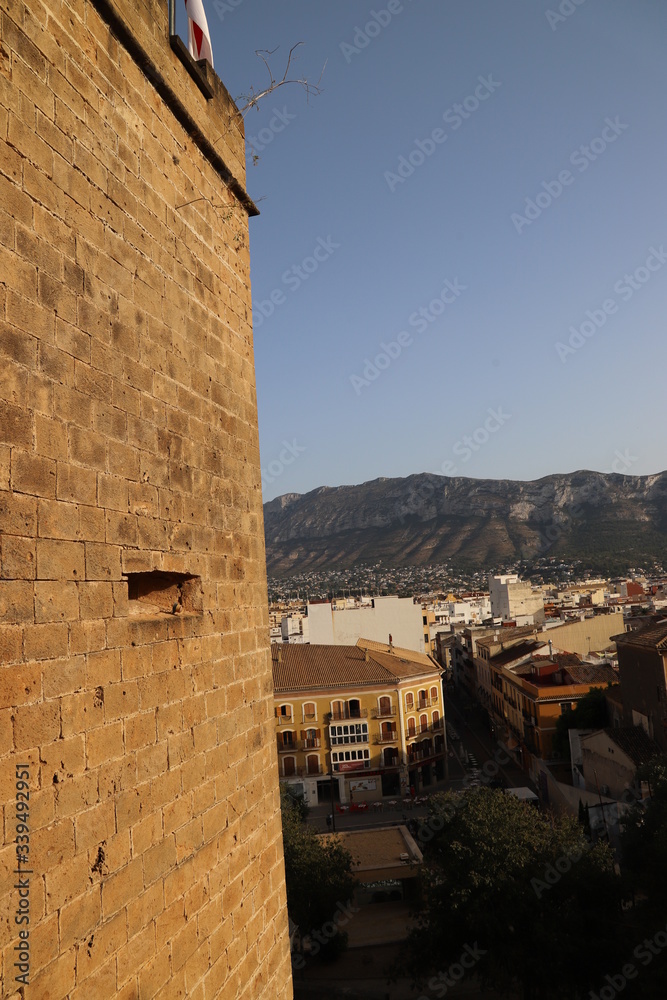 Dénia generalitat valenciana architecture dans la ville église et château