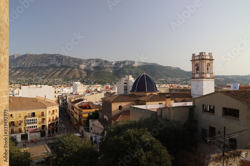 Dénia generalitat valenciana architecture dans la ville église et château photo