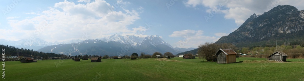 Panorama Zugspitzmassiv und Kramer