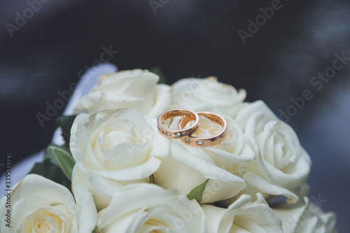 wedding rings gold