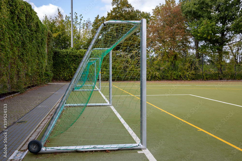 Fußballtor mit einem grünen Netz