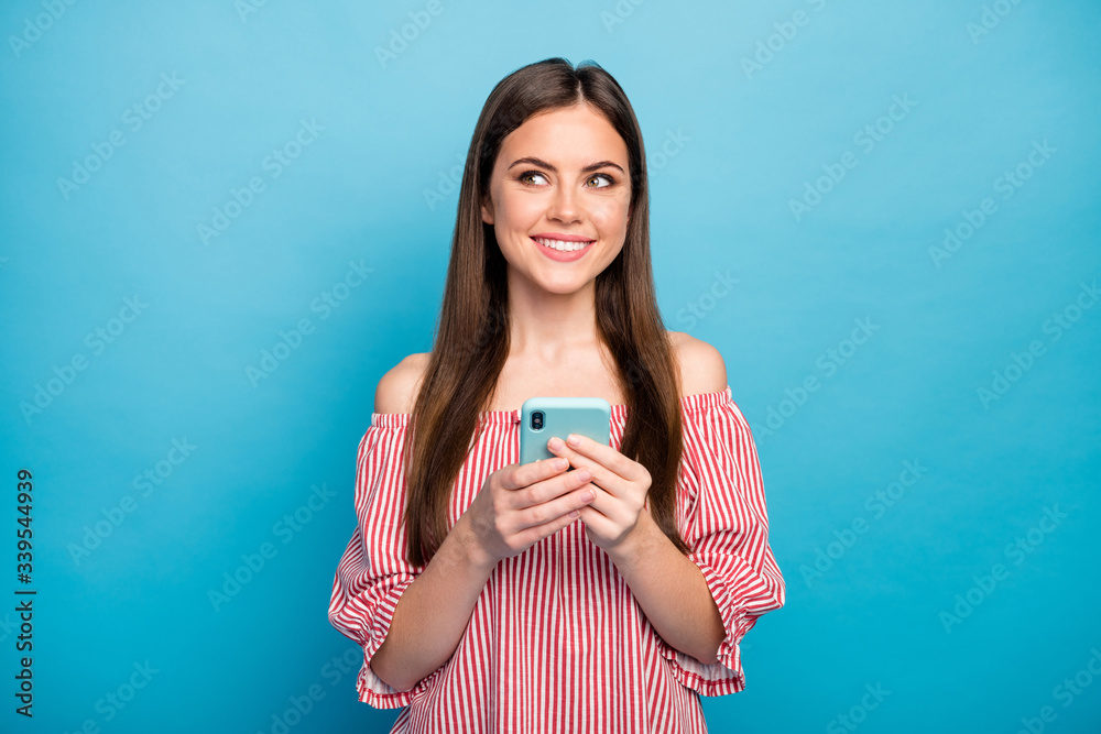 Close-up portrait of her she nice attractive lovely cheerful cheery brown-haired girl using device browsing new 5g project start-up freelance isolated over bright vivid shine vibrant blue color Close-up portrait of her she nice attractive lovely cheerful cheery brown-haired girl using device browsing new 5g project start-up freelance isolated over bright vivid shine vibrant blue color