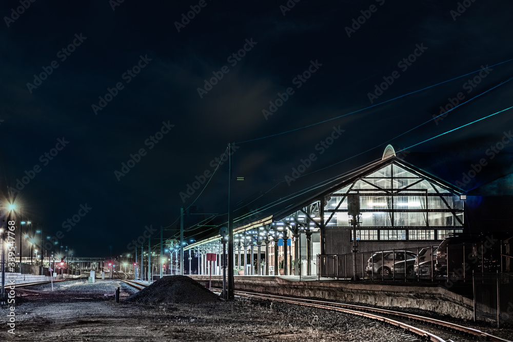 Naklejka premium Perspective view of the railways and the Fremantle train station in Western Australia at night.