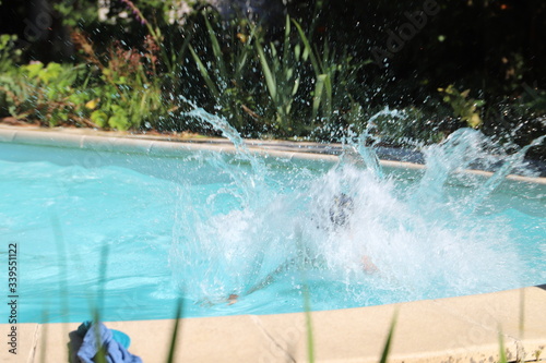 effets d'eau dans une piscine © A S Santacreu Anita