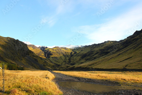 Hochgebirge auf Island mit Blick auf den Gletcher