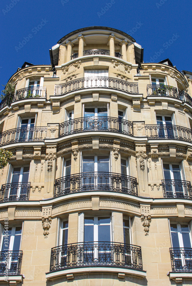 Ronded facade of a residential building in Paris