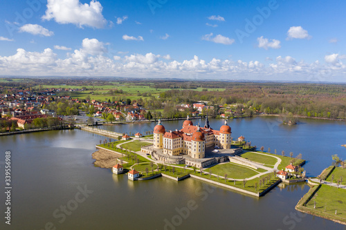 Schloss Moritzburg bei Dresden im Frühling photo