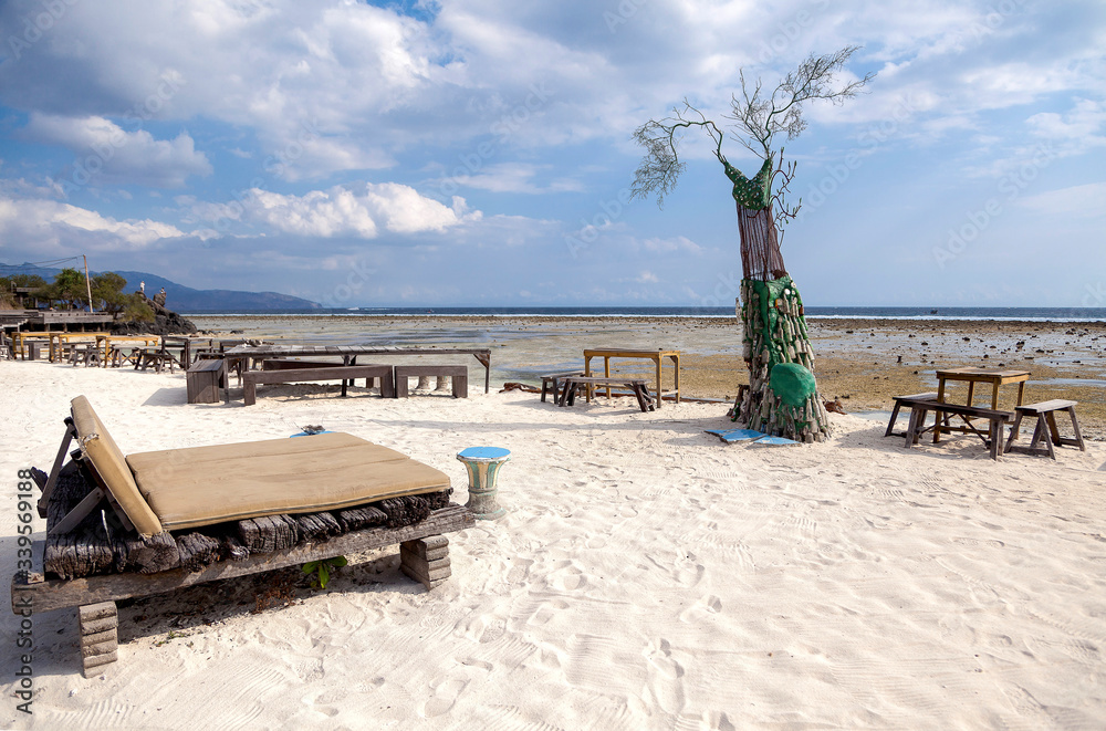 Fototapeta premium Piękne wybrzeże oceanu wyspy Gili Trawangan, Bali, Indonezja.