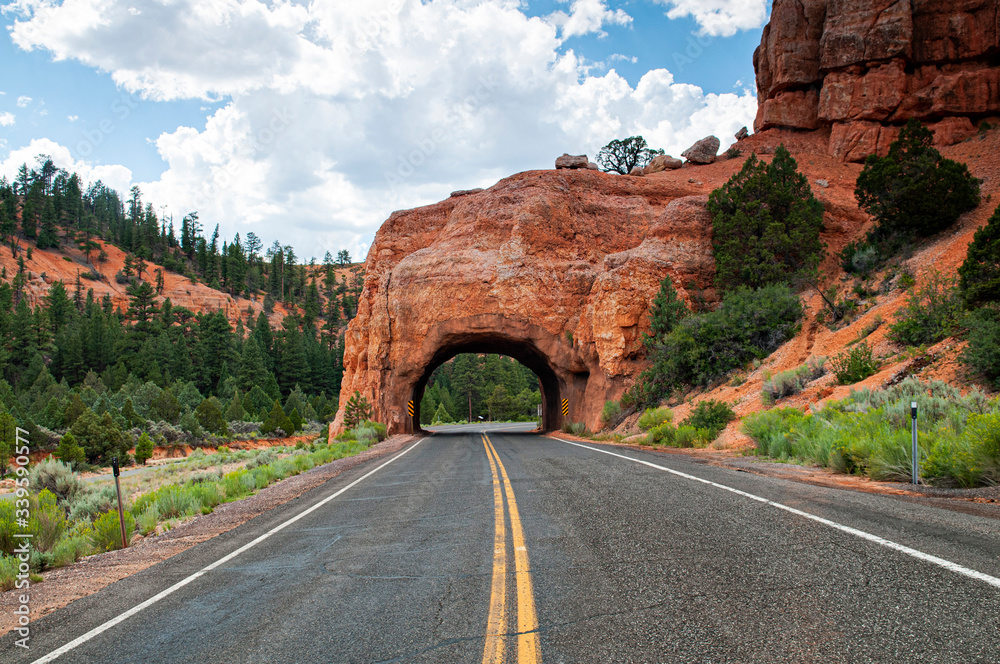 arizona highway that crosses a mountain