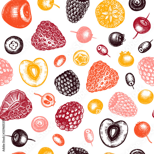 Summer berry seamless pattern. Hand drawn berries vector background. With fresh fruit: strawberry, cranberry, currant, cherry, bilberry, raspberry, blueberry. 