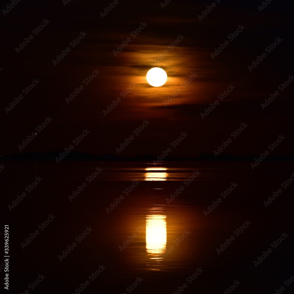 Fototapeta premium Moonshine