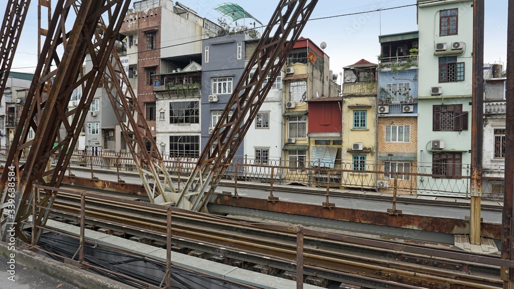 cau long bien bridge in hanoi