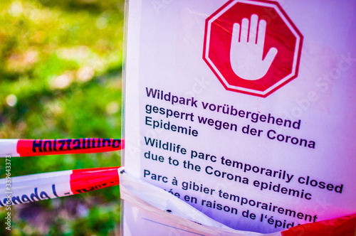 Schild an Wildpark mit  in deutsch Wildpark vorübergehend gesperrt wegen Corona Epidemie in englisch Game park temporarily closed due to corona epidemic 02.04.2020 Saarbrücken Deutschland photo