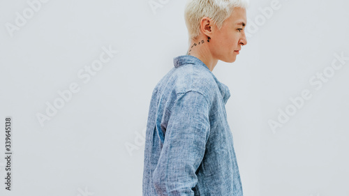 Photos Blonde androgynous model