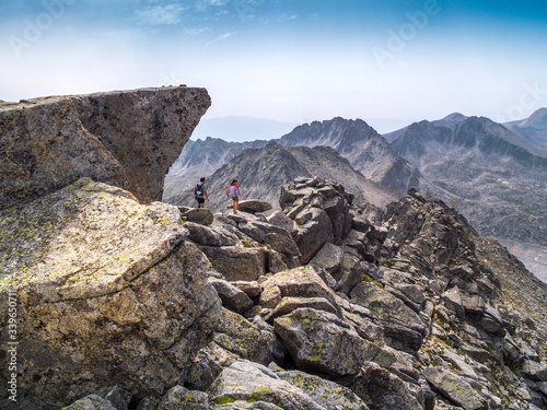 Cima de la montaña del Pic de Peguera en el parque nacional de Aiguestortes i Estany de Sant Mauriçi (Cataluña, España). 