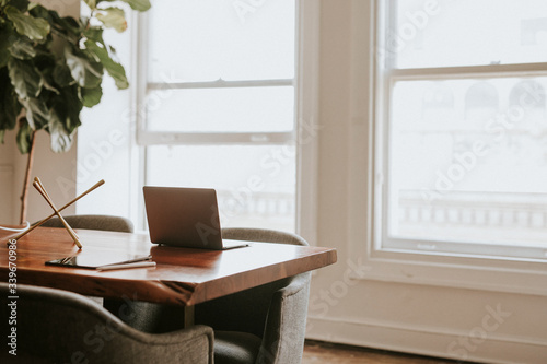 Modern wooden office desk © rawpixel.com